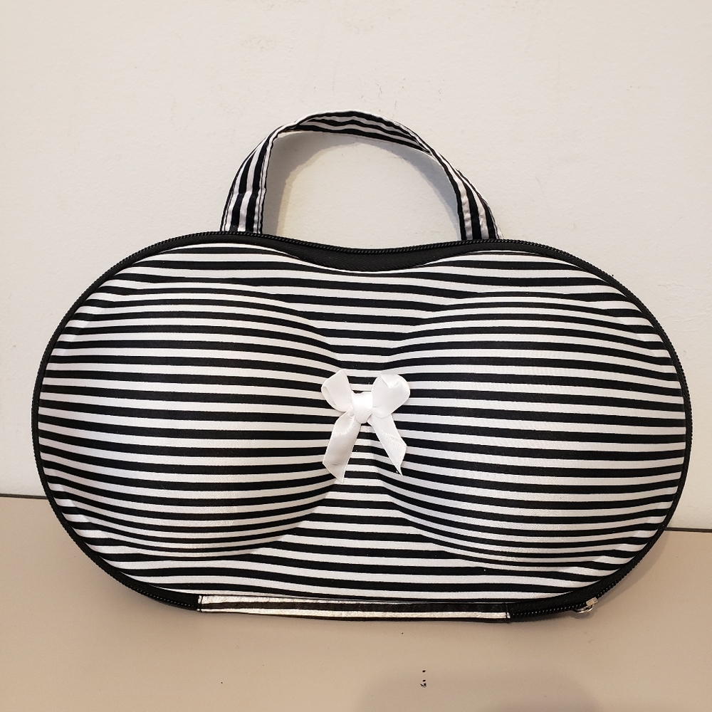 NEW FUN CUTE BAG NO STAINS OR TEARS NEVER WORN 13" WIDE BY 7" TALL 25.00 OFFER